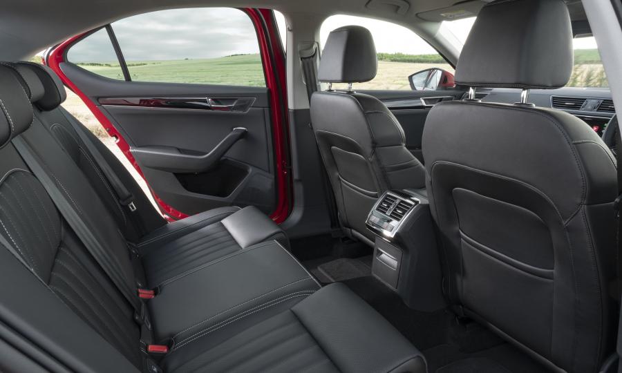 Интерьер Skoda Superb Laurin & Klement 2019 года  (UK) (фото 30 из 30)